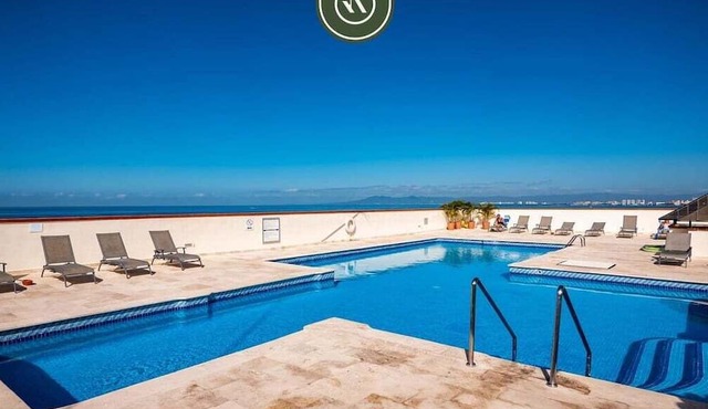 Oceanview 2BR Condo - Romantic Zone - Rooftop Pool