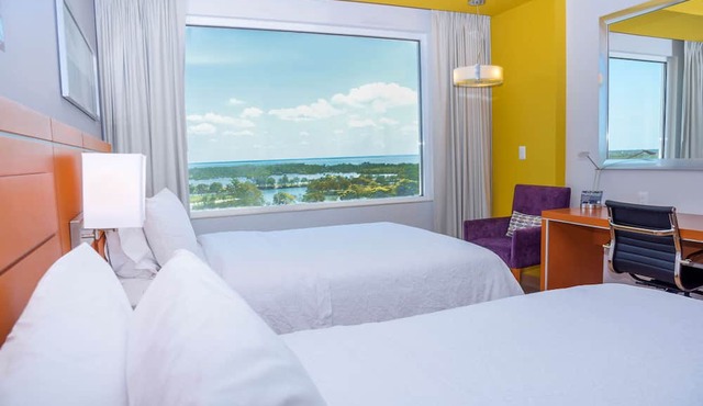 Hampton Inn & Suites by Hilton Paraiso