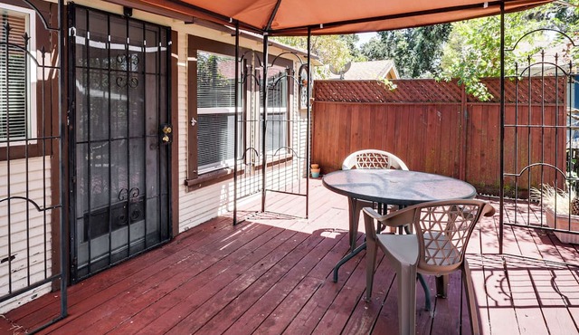 Watefront Getaway w/Mtn Views & Dock in Clearlake in Clearlake