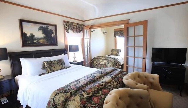 The Charles Pacific Grove - Artfully Designed Inclusive Inn