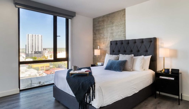 Amazing Apt w/a Pvt Balcony: Lounge-B/Center+Gym