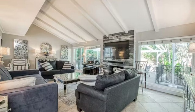 4Br/3Ba Gem in So. Orange County! Enjoy Lake & Pool Access. Your perfect retreat