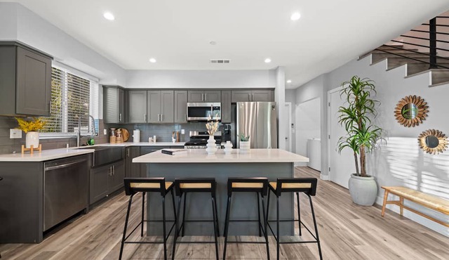 Los Angeles Gem: Retreat in Harvard Heights
