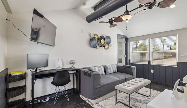 Downtown Phoenix Modern Retreat B | Walkable in Phoenix