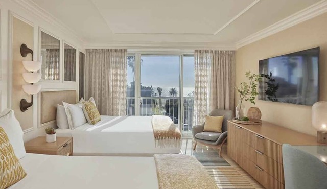 Indulge in Opulent Comfort! 4 Convenient Units, Pet-friendly, Outdoor Pool