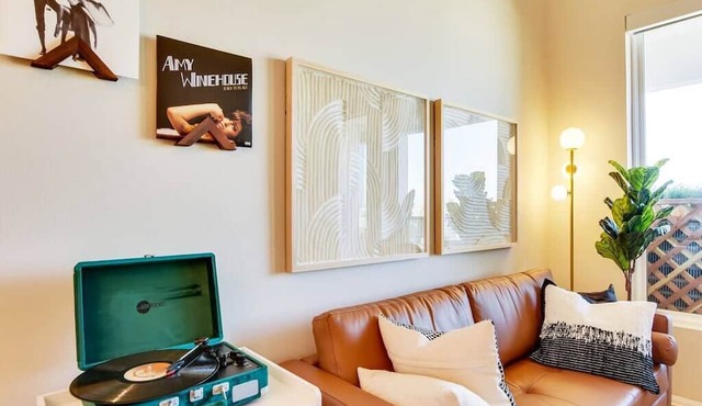 Chic Brand-New Penthouse overlooking North Park