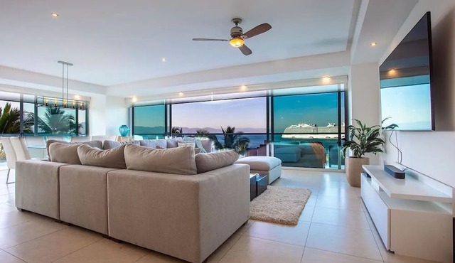 Ocean Front Luxurious 4 BR Condo at Peninsula
