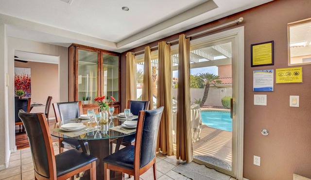 Amazing Summery Retreat~Pool-Spa-BBQ~South Strip