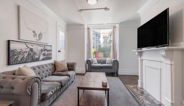 5 Bedroom Golden Gate Park beauty. Minutes away from the Park and much more