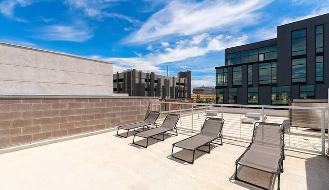 Perfectly set 2-bedroom apartment with Pool!