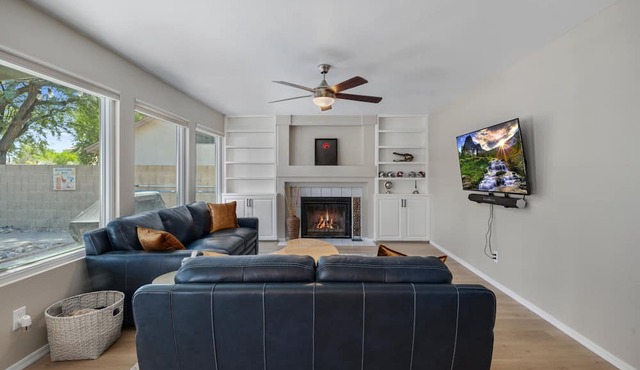 North Phoenix 4 Bedroom w/Pool and Games! in Phoenix