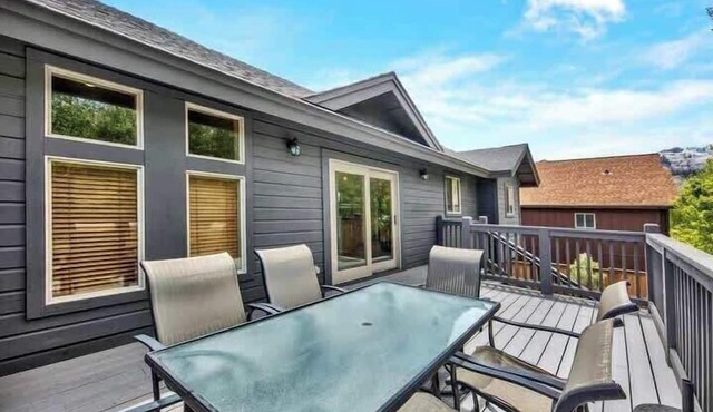 Pet Friendly with Hot Tub, A/C, and Mountain View