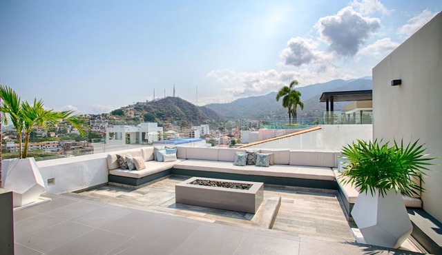 Loft 268 Retreat | Rooftop Pool, Bar & Gym