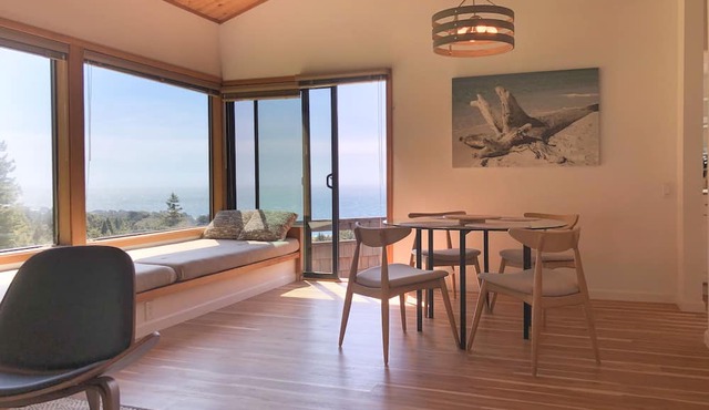 Amazing ocean views, relaxing home surrounded by nature.