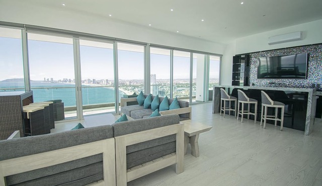 Torre eMe Penthouse Oceanview Condo #1507 with Pool