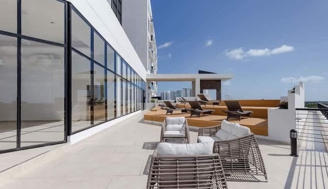 San Fran 502 | Lagoon-View 1BR, Pool & Gym