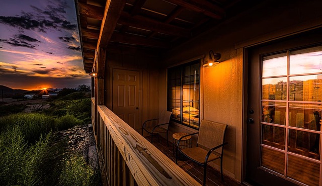 *Pet Friendly*on Allen Street, VIEWS! Free WIFI- Miners Cabin #5 (2 double beds)