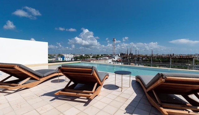 Budget Studio just minutes from the beach. Perfect for couples!
