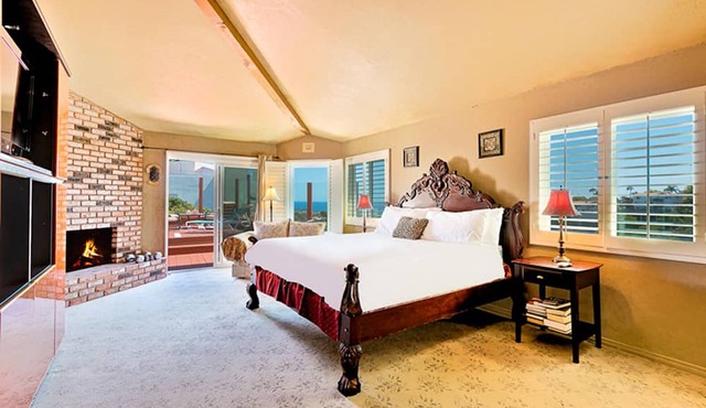 TRADE DESERT EXTREMES FOR COASTAL COMFORT Coastal lifestyle without desert heat!