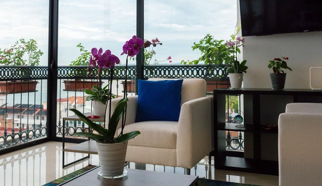 Luxury Oceanview Condo, floor to ceiling windows