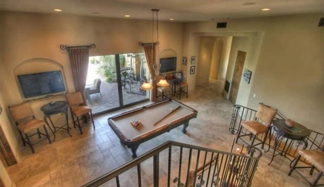 Secluded 8BR-6BA Gated Estate: Large River Pool, Pool House, & Golf, LG Jacuzzi in Bermuda Dunes