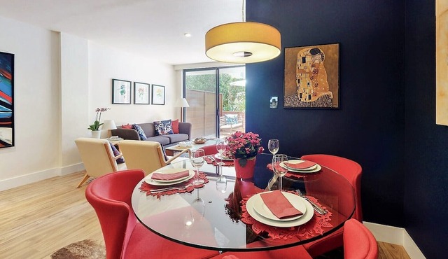 Centrally Located Modern Luxury, Walking Distance to UCLA, Westwood