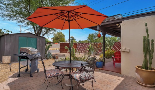 The Tucsonan Style Casita - FULLY FENCED AND PET FRIENDLY!