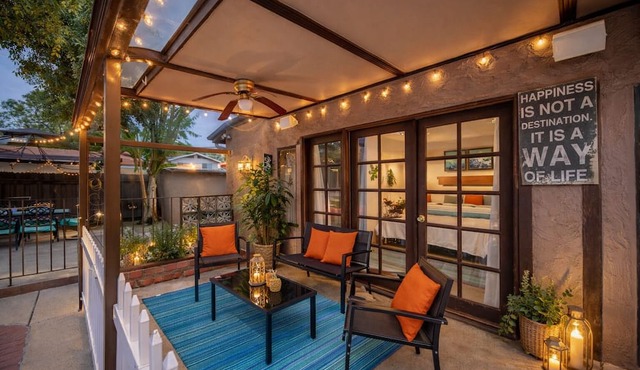 Pool!Sleep 10,central area. Free parking. Game room. Laundry. Gated. in Los Angeles