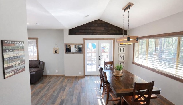 Simply Amazing.Remodeled Cabin with Strawberry's Largest Deck, Dog Friendly