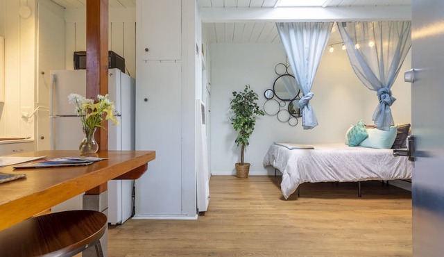 OCEAN BEACH, #7 ZEN, RETRO COTTAGE STUDIO, ONLY 3 BLOCKS TO THE BEACH 🏖