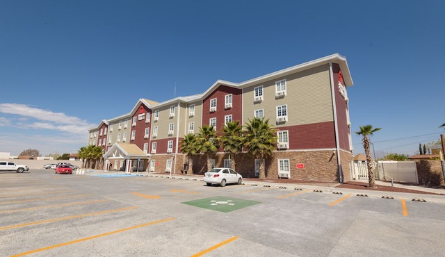 Extended Suites Tijuana Macroplaza