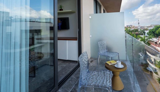 Oceanfront 1BR, Rooftop Pool, Gym, Walk to Beach
