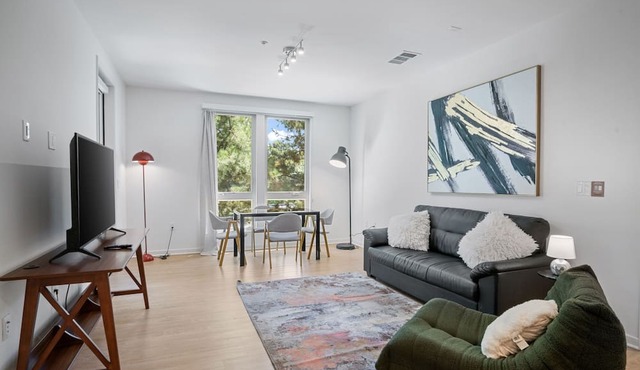 Elegant New 2BR Luxury Home in Irvine