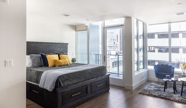 Chic apartment with AC, pool and fitness room in sunny San Diego