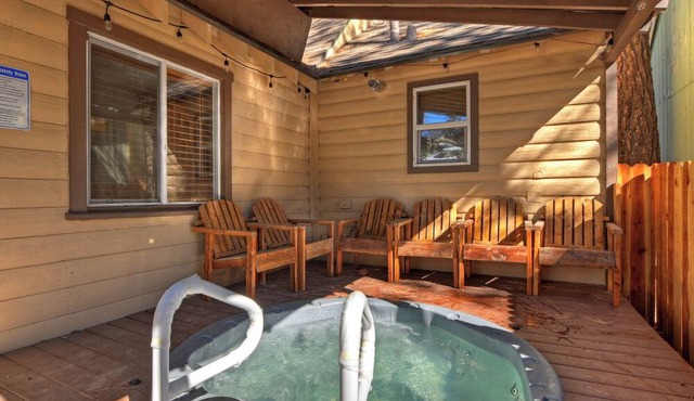 Cozy mountain haven with spa, game room, close to all Big Bear Lake attractions!