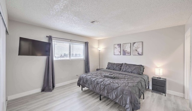 Relaxing Vegas Retreat! Sleeps 6! in Las Vegas