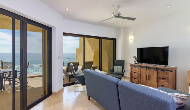 Oceanfront, Gound floor, Steps to the Beach!