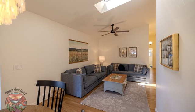 *Sleeps 14 *Walk to Downtown *Playhouse *BBQ