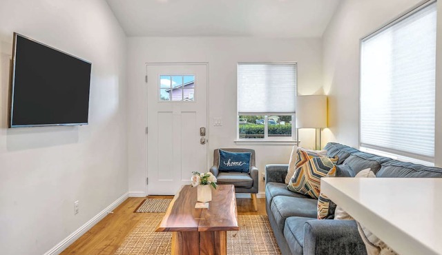Del Monte Beach Cottage Sleeps 4 with Private Yard