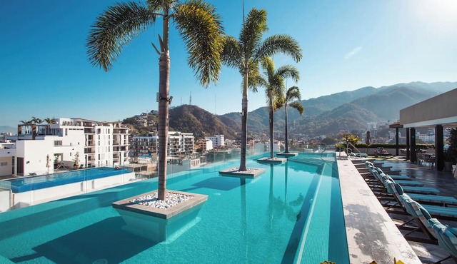 Casa Elizabeth Taylor | Rooftop Pool & Gym