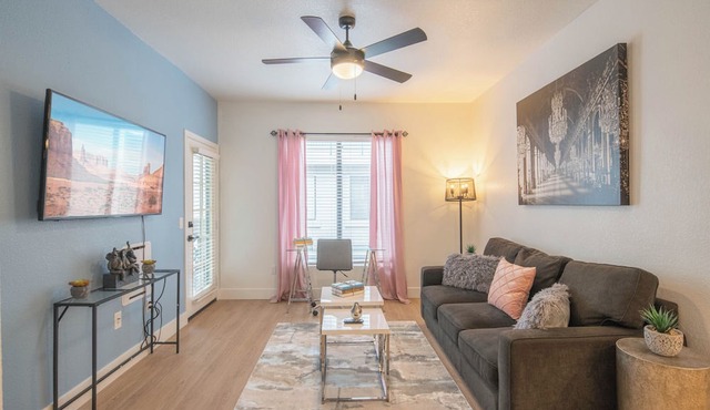 King Bed | Remodeled and Walkable | Adjacent Kierland Golf