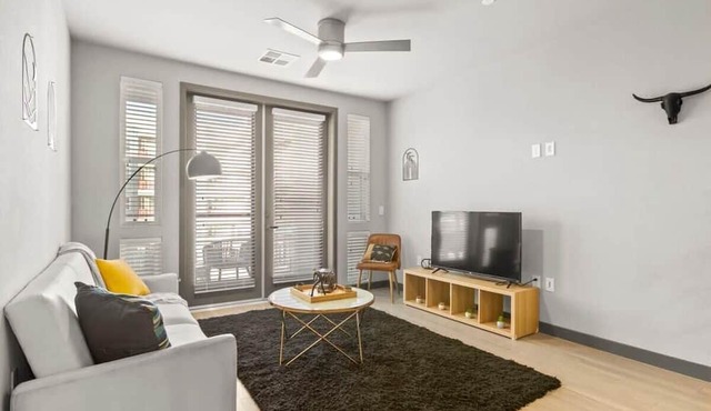 Cozysuites PHX RORO Gym, Pool, Pets, Parking! #6