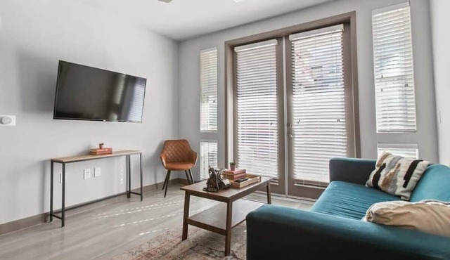 3BR Apt in CozySuites Phoenix w/Pool & Parking