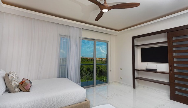 Stunning Ocean View Penthouse 2 bedroom & office at Mareazul Casa Diva