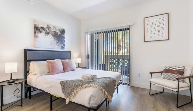 2BR CozySuites at Kierland Commons with pool #08