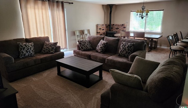 Charming and spacious 3-bedroom vacation home in delightful Bishop