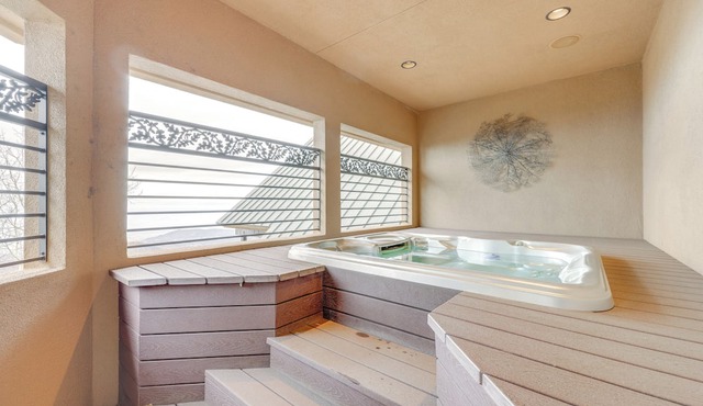 Hot Tub + Views: Luxe Mountain Escape in Yucaipa in Yucaipa