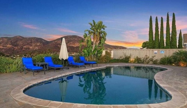 Pool, A/C, fire pit, views of Cowles Mountain - Hemingway Heaven with a pool! in San Diego