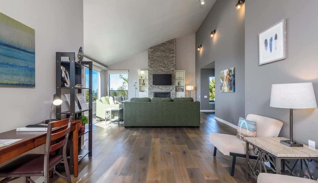 Hillside Home for 10 w/Panoramic Ocean Views!