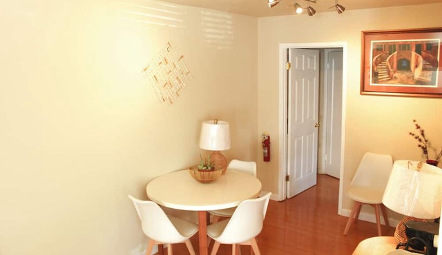 Cozy 2-bedroom condo in fabulous Berkeley next to the marina